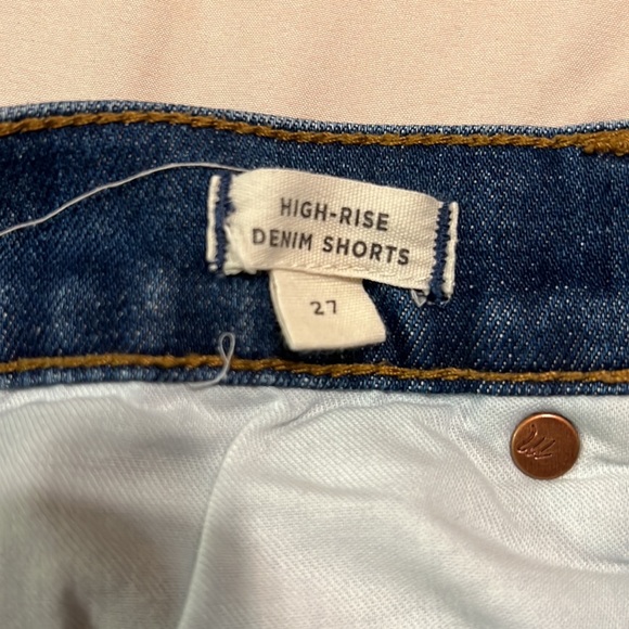 High-Rise Denim shorts, Size 27, Excellent Condition, Almost New. - Picture 4 of 4